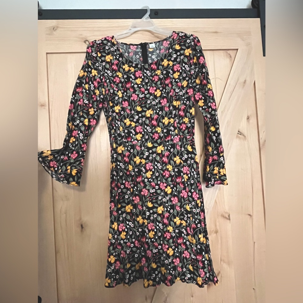 Women’s Old Navy Floral Dress. Size Medium